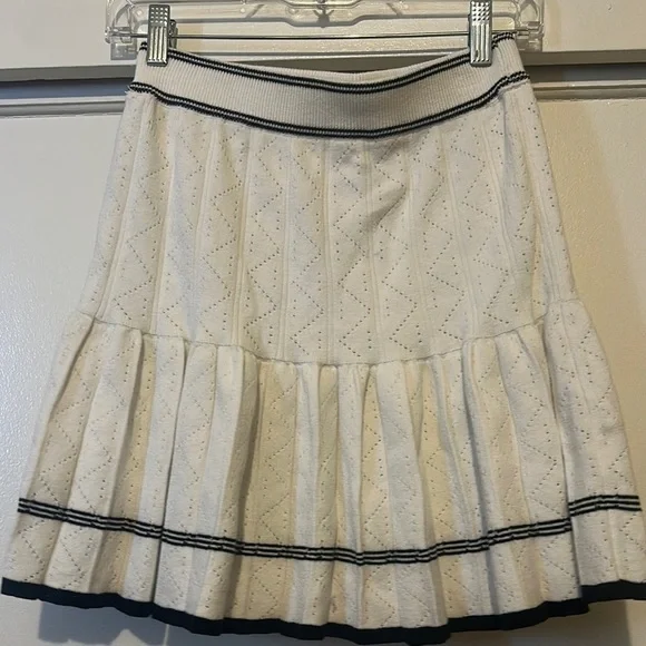 White and Blue Pleated Mini Skater Skirt - Picture 3 of 6